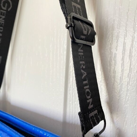 BCBG 2 IN 1 PUFFY ZIP TOP CROSSBODY SHOULDER BAG NWT INDIGO BLU - Picture 9 of 16